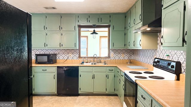 5931 Brassie Ridge Lane, Ellenwood, GA 30294