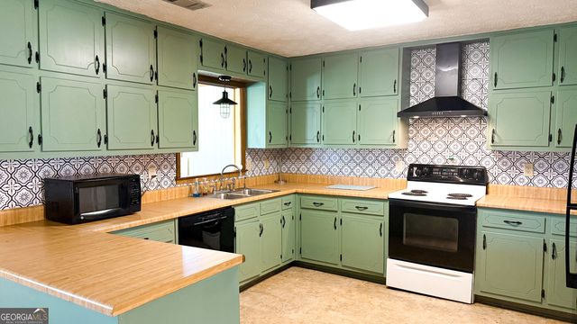 5931 Brassie Ridge Lane, Ellenwood, GA 30294