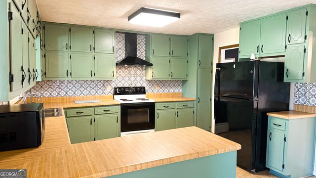 5931 Brassie Ridge Lane, Ellenwood, GA 30294