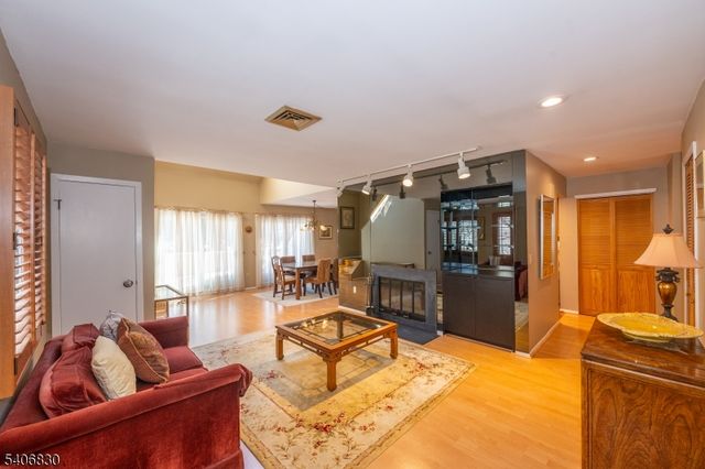 11 Cerone Ct, West Orange Twp., NJ 07052