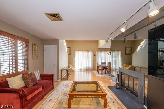 11 Cerone Ct, West Orange Twp., NJ 07052