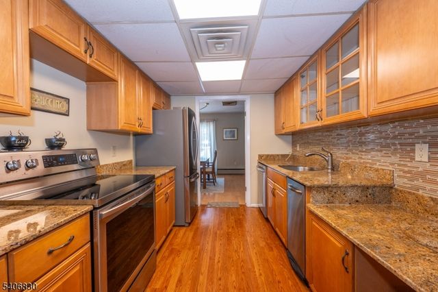 11 Cerone Ct, West Orange Twp., NJ 07052