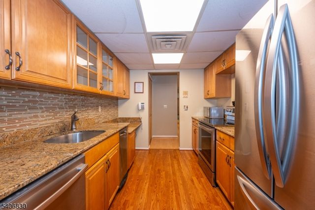 11 Cerone Ct, West Orange Twp., NJ 07052