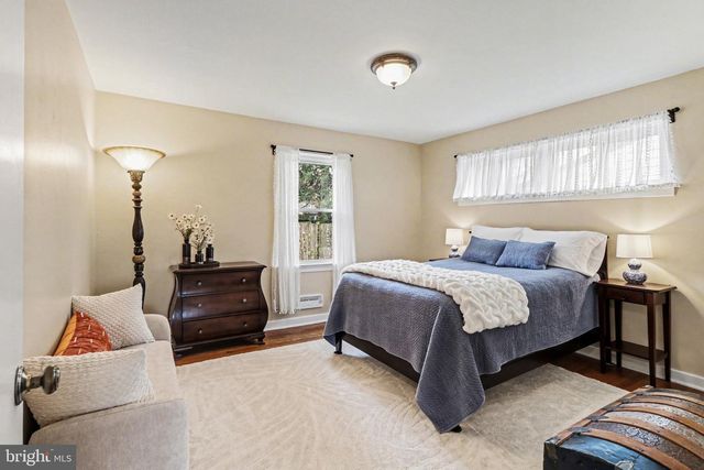 33 CENTER DR, Camp Hill, PA 17011
