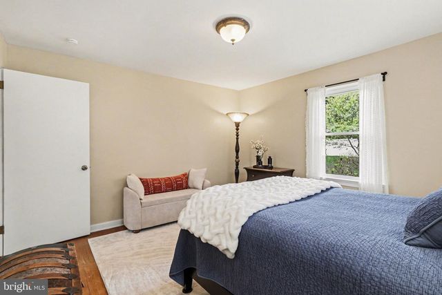 33 CENTER DR, Camp Hill, PA 17011