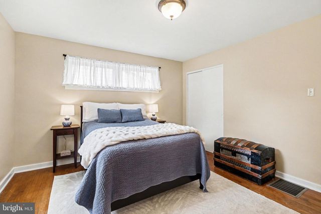33 CENTER DR, Camp Hill, PA 17011