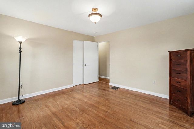 33 CENTER DR, Camp Hill, PA 17011