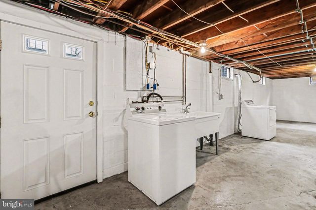 33 CENTER DR, Camp Hill, PA 17011