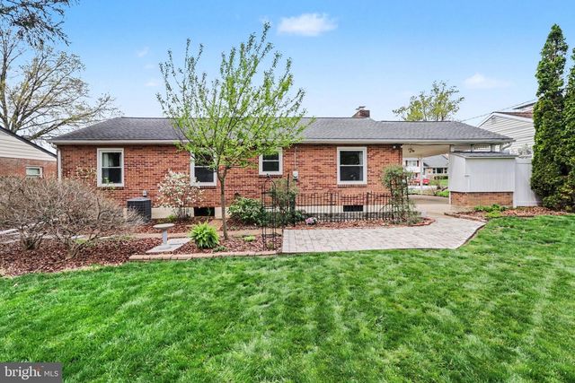 33 CENTER DR, Camp Hill, PA 17011