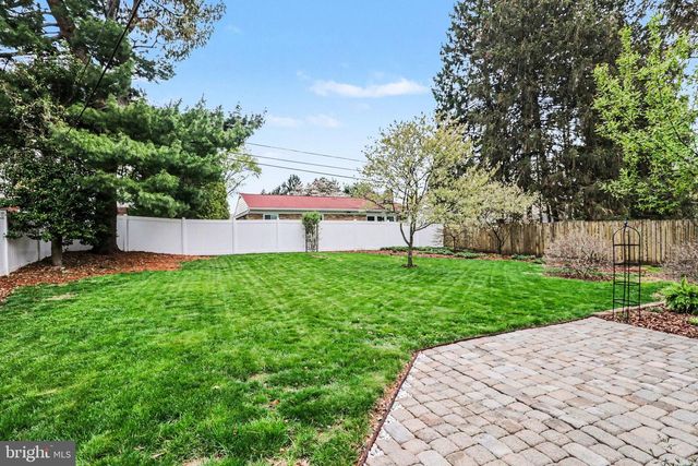 33 CENTER DR, Camp Hill, PA 17011