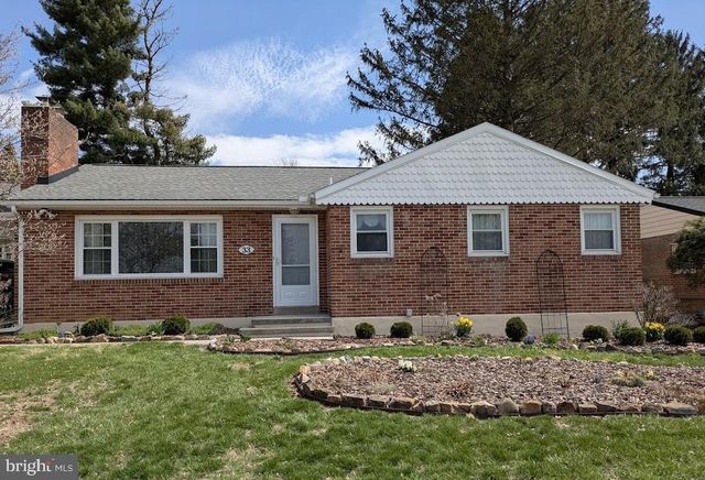 33 CENTER DR, Camp Hill, PA 17011