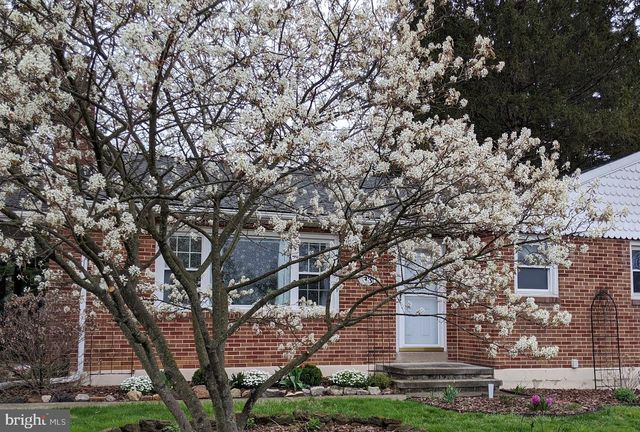 33 CENTER DR, Camp Hill, PA 17011