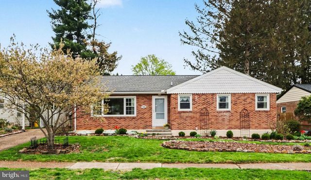 33 CENTER DR, Camp Hill, PA 17011