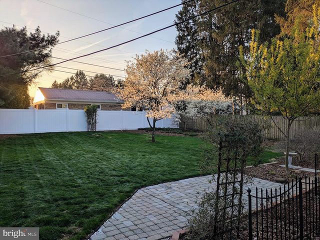 33 CENTER DR, Camp Hill, PA 17011