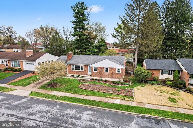 33 CENTER DR, Camp Hill, PA 17011
