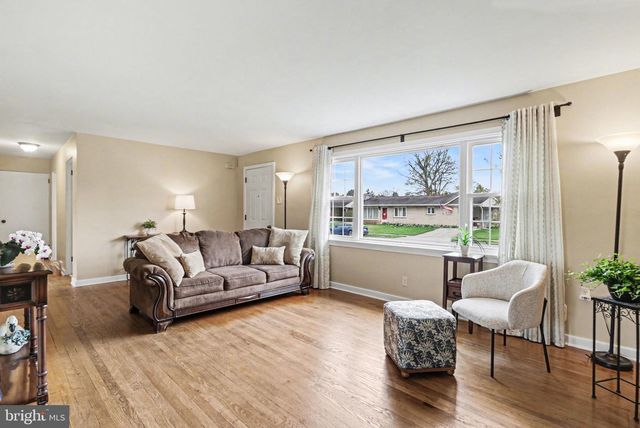 33 CENTER DR, Camp Hill, PA 17011
