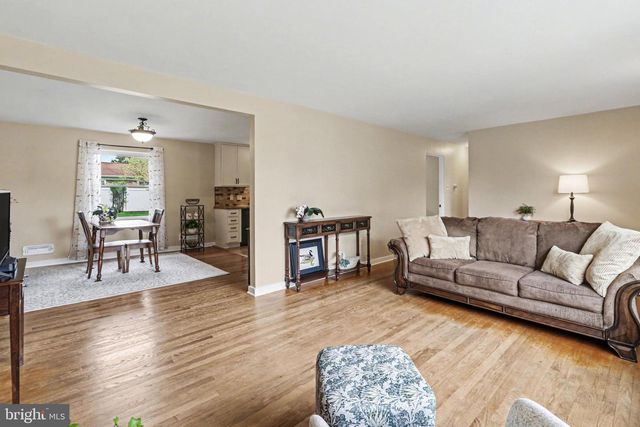 33 CENTER DR, Camp Hill, PA 17011