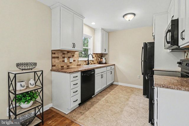 33 CENTER DR, Camp Hill, PA 17011