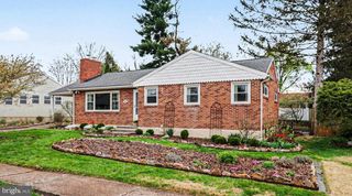 33 CENTER DR, Camp Hill, PA 17011