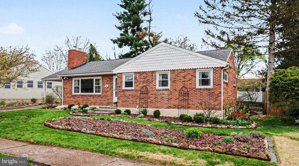33 CENTER DR, Camp Hill, PA 17011