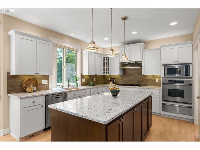 9222 Nw MURDOCK St, Portland, OR 97229