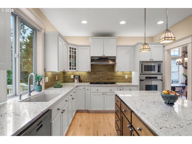 9222 Nw MURDOCK St, Portland, OR 97229