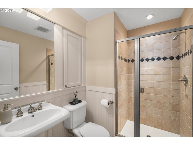 9222 Nw MURDOCK St, Portland, OR 97229