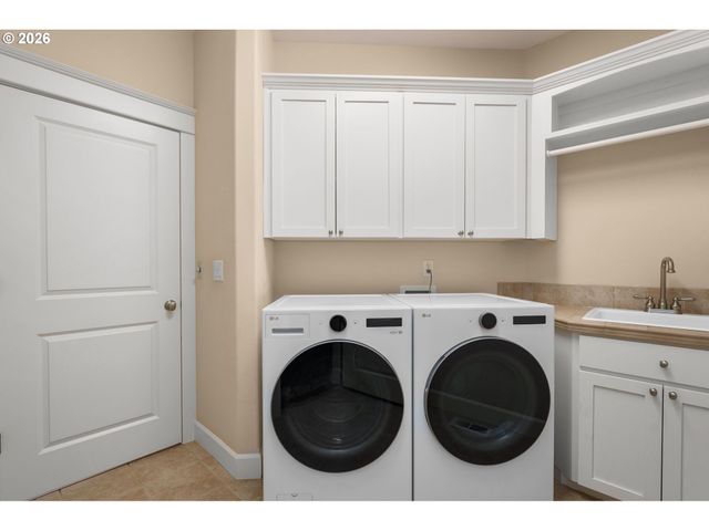 9222 Nw MURDOCK St, Portland, OR 97229