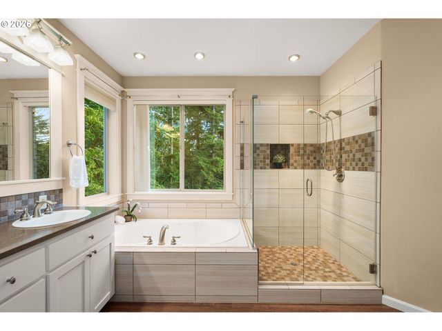 9222 Nw MURDOCK St, Portland, OR 97229