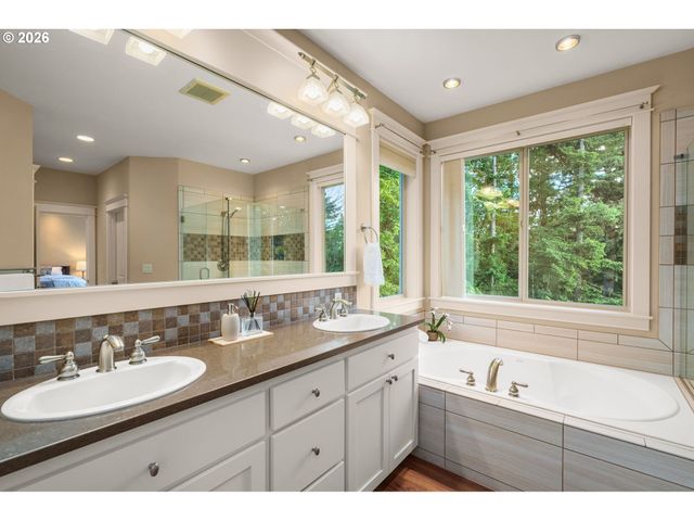 9222 Nw MURDOCK St, Portland, OR 97229