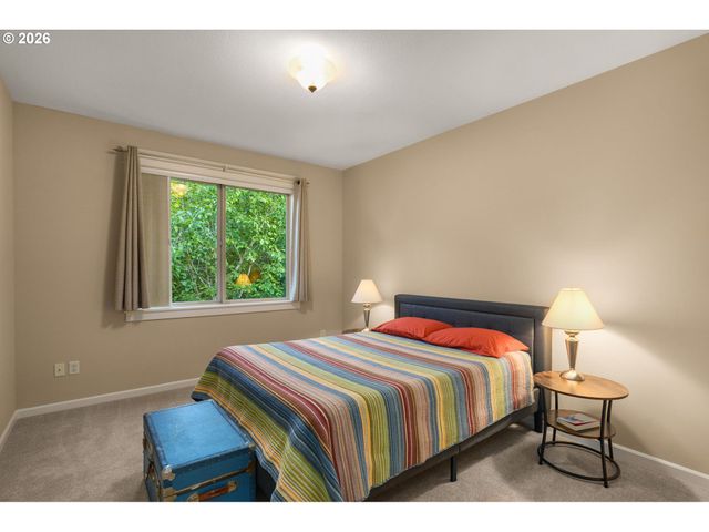 9222 Nw MURDOCK St, Portland, OR 97229