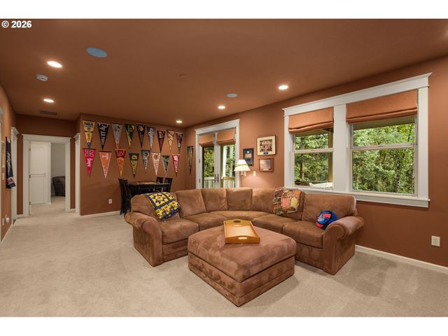 9222 Nw MURDOCK St, Portland, OR 97229