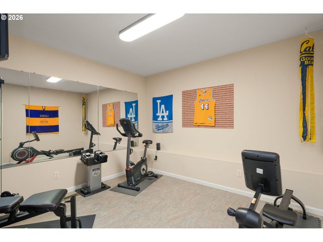 9222 Nw MURDOCK St, Portland, OR 97229
