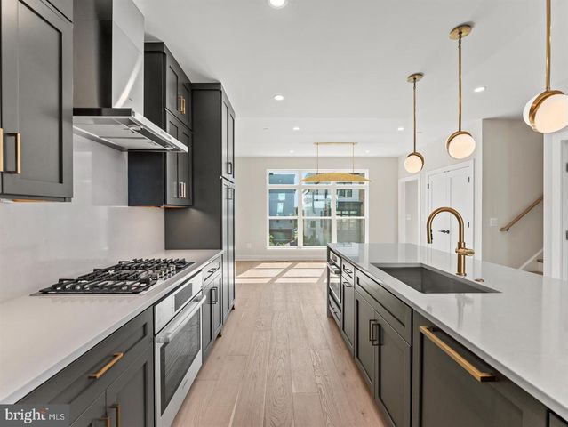 2015 TYSONS RIDGELINE RD, Falls Church, VA 22043