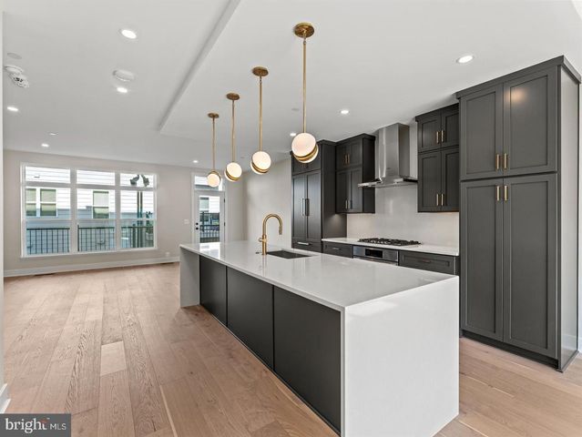 2015 TYSONS RIDGELINE RD, Falls Church, VA 22043