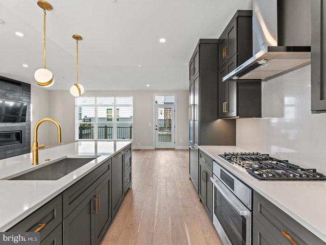 2015 TYSONS RIDGELINE RD, Falls Church, VA 22043
