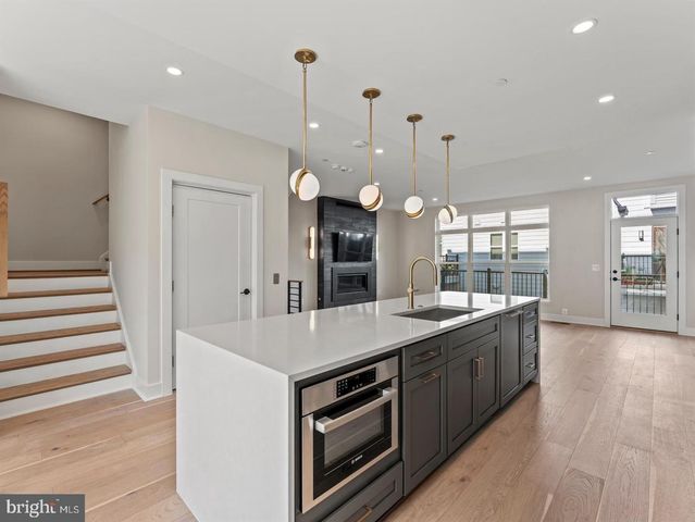 2015 TYSONS RIDGELINE RD, Falls Church, VA 22043