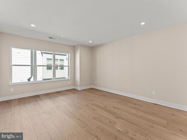 2015 TYSONS RIDGELINE RD, Falls Church, VA 22043