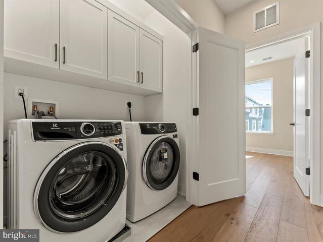 2015 TYSONS RIDGELINE RD, Falls Church, VA 22043
