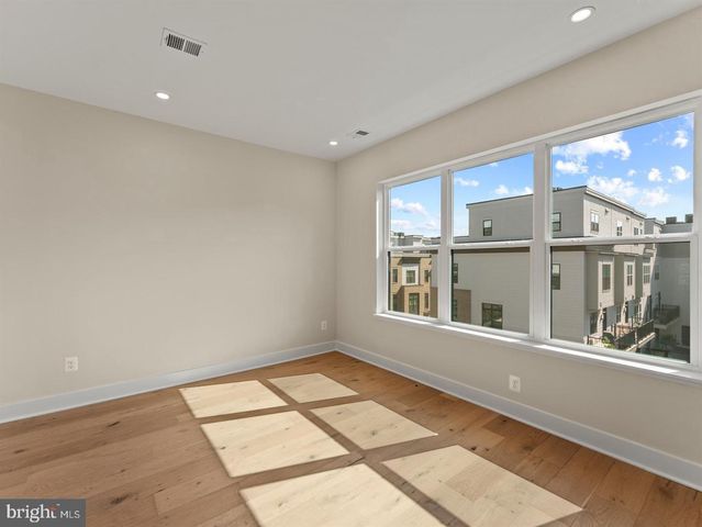 2015 TYSONS RIDGELINE RD, Falls Church, VA 22043