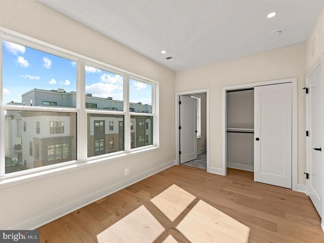 2015 TYSONS RIDGELINE RD, Falls Church, VA 22043