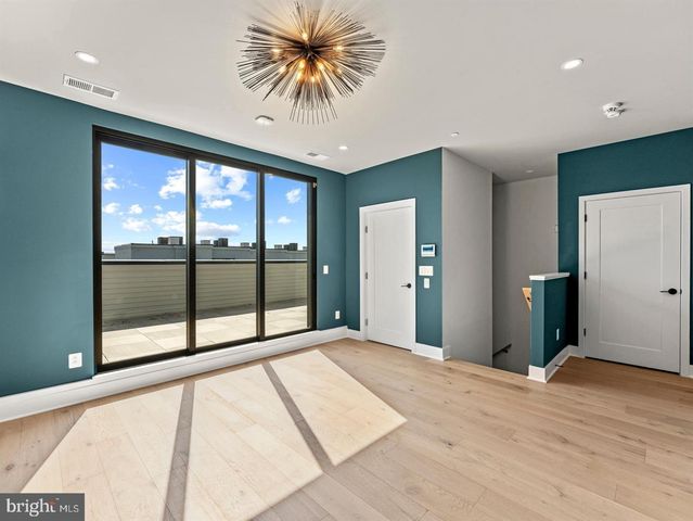 2015 TYSONS RIDGELINE RD, Falls Church, VA 22043