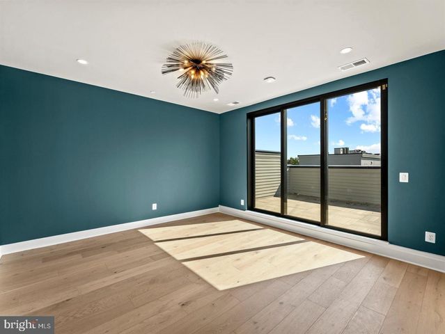 2015 TYSONS RIDGELINE RD, Falls Church, VA 22043