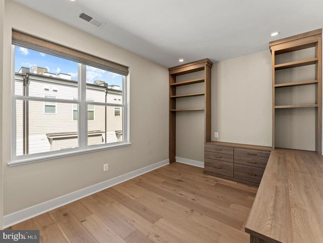2015 TYSONS RIDGELINE RD, Falls Church, VA 22043