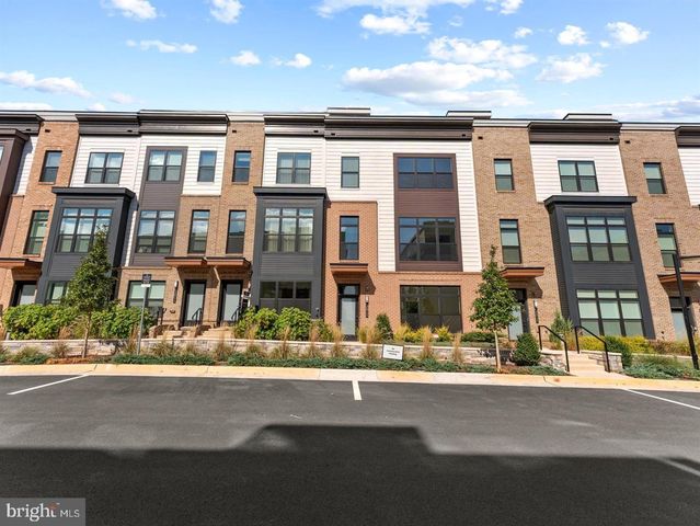 2015 TYSONS RIDGELINE RD, Falls Church, VA 22043