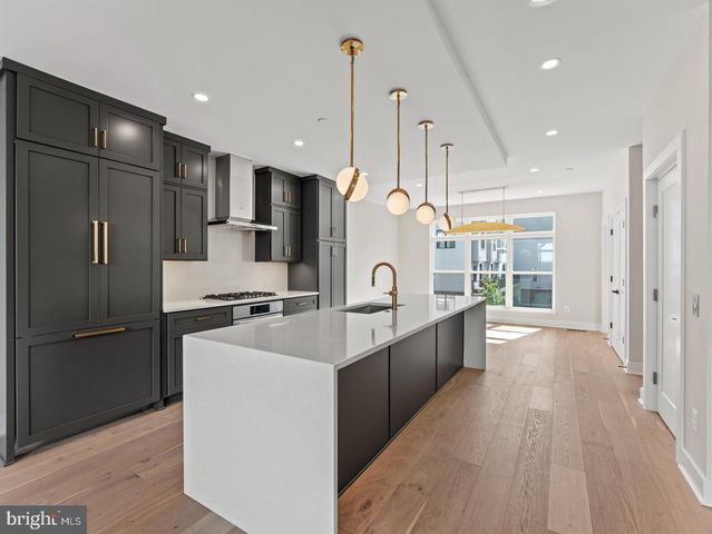 2015 TYSONS RIDGELINE RD, Falls Church, VA 22043