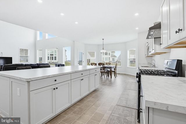 1525 VILLAGE RD, Strasburg, PA 17579