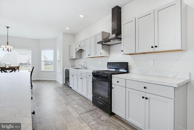 1525 VILLAGE RD, Strasburg, PA 17579