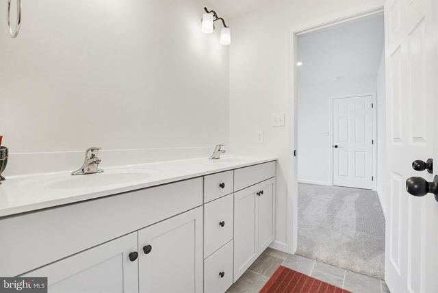 1525 VILLAGE RD, Strasburg, PA 17579