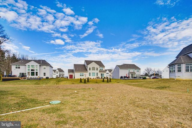 1525 VILLAGE RD, Strasburg, PA 17579